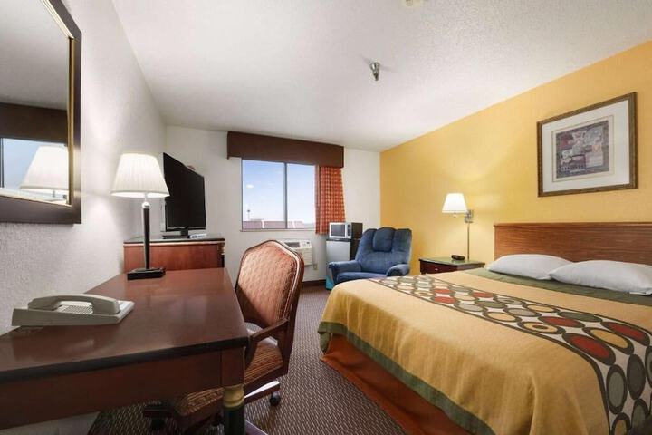 Room 2 of 5