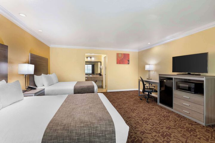 Room 32 of 39
