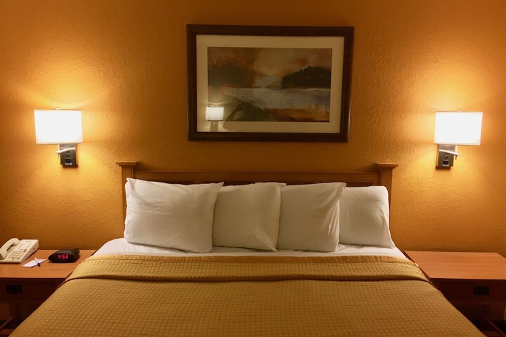 Room 11 of 22