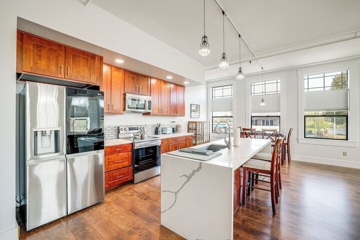 Modern Blaine Condo Rental 1 Mi to Boat Harbor!