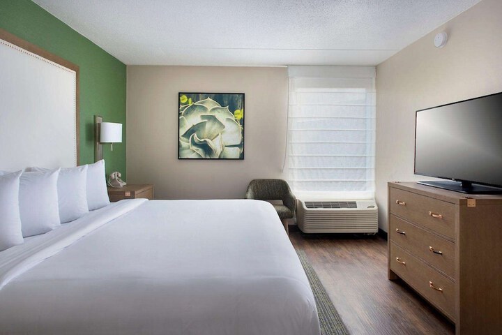 Room 9 of 27