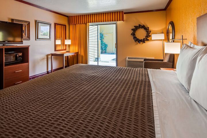 Room 11 of 40