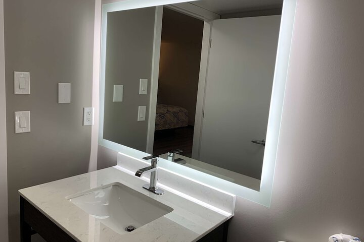 Room 7 of 16
