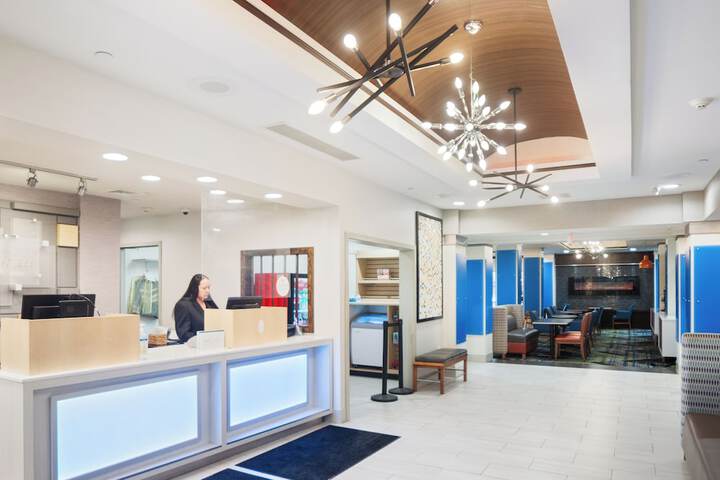 Hotel Interior 11 of 29
