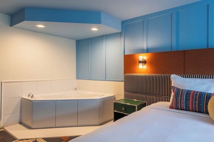 Driftaway Hotel and Pool