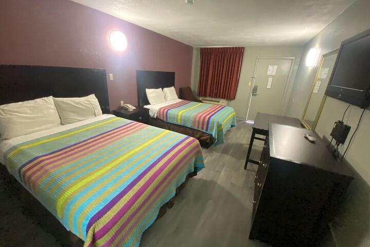 Room 5 of 11
