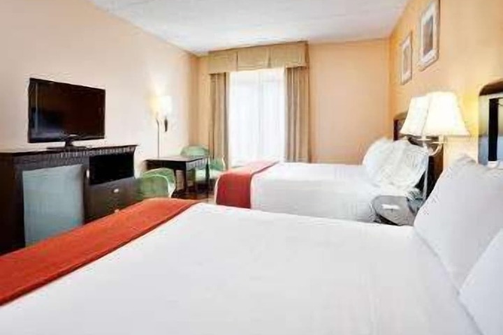 Room 14 of 33