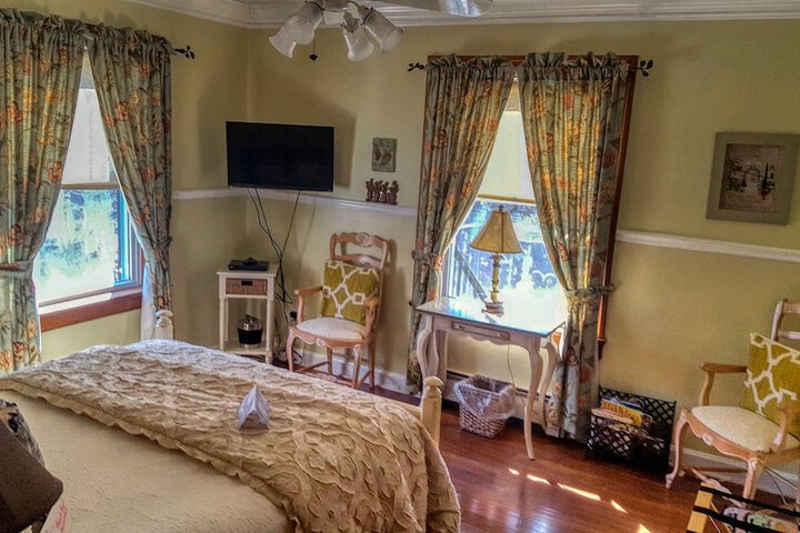 Room 35 of 104