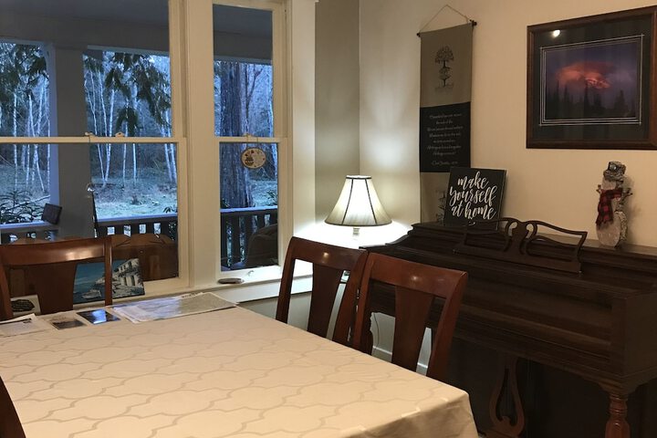 Mountain Meadows Inn