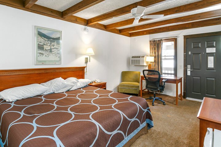 Room 43 of 59