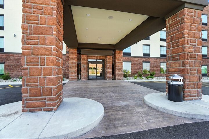Cobblestone Hotel & Suites-Bellefontaine