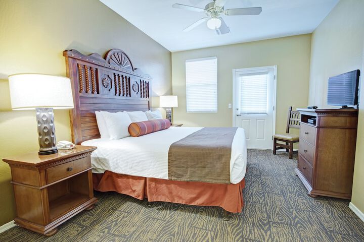 Room 40 of 77