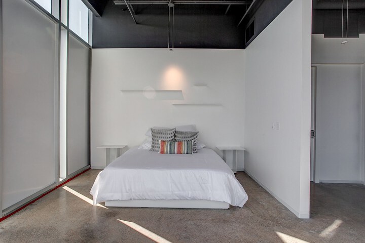 Room 30 of 46
