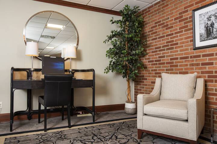 Business Center 41 of 43