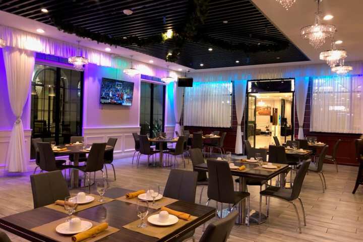 Dining 72 of 75