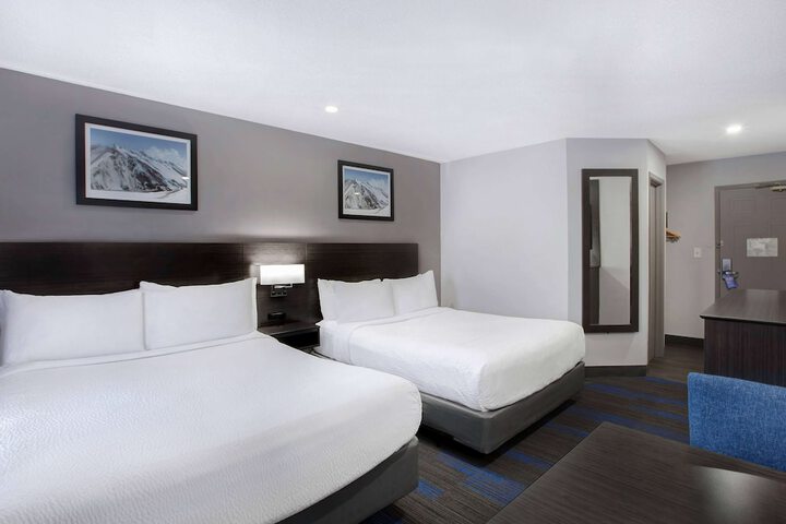 Room 9 of 38