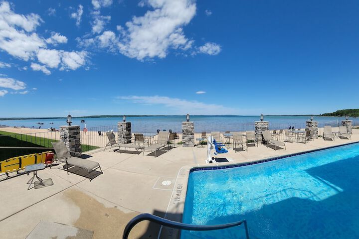 Pointes North Beachfront Hotel – 2 Person Spa Tub Studios