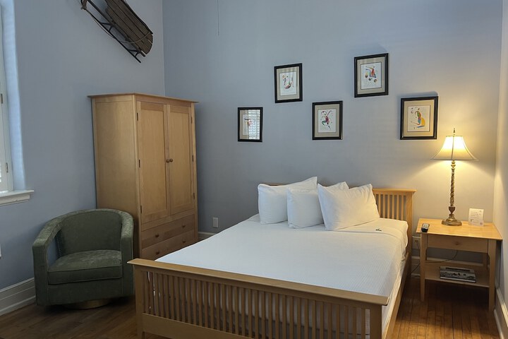 Room 103 of 142