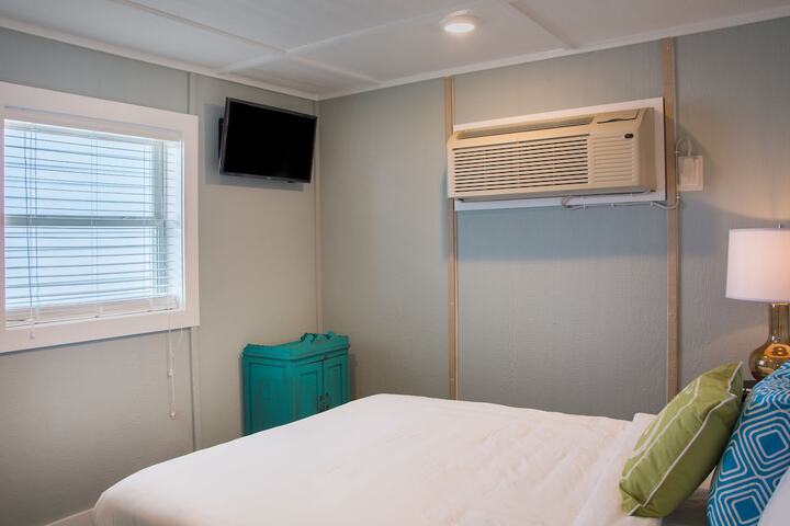 Room 48 of 77