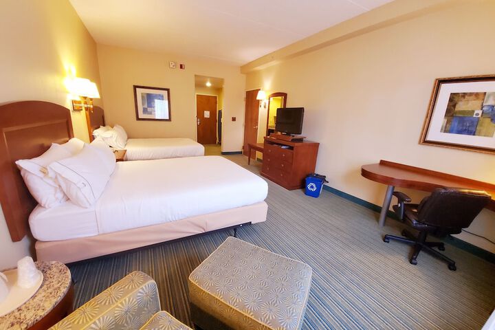 Room 10 of 33