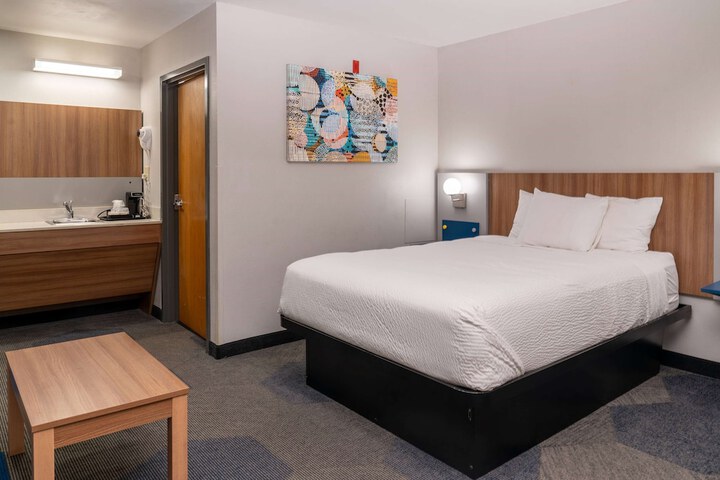 Room 11 of 39
