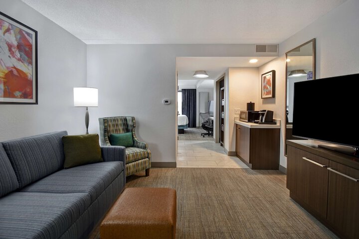 Hilton Garden Inn Detroit Metro Airport
