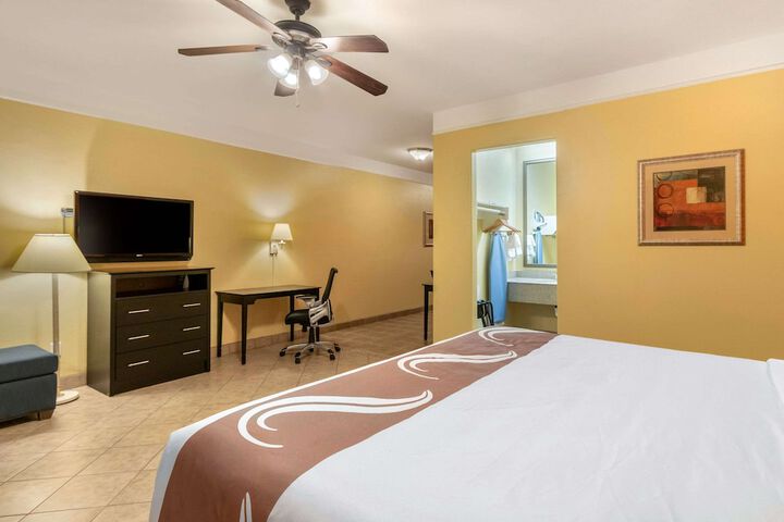 Quality Inn & Suites at the Outlets Mercedes / Weslaco