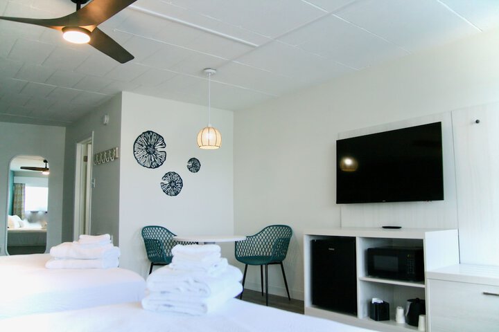 Hotel Cabana Oceanfront / Boardwalk
