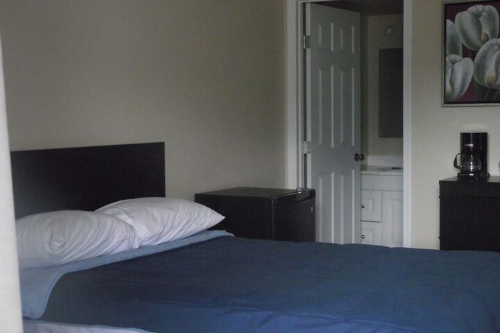 Room 9 of 18