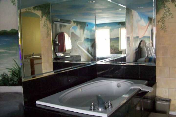 Hot Tub 36 of 37