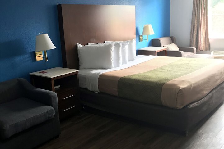 Room 44 of 69