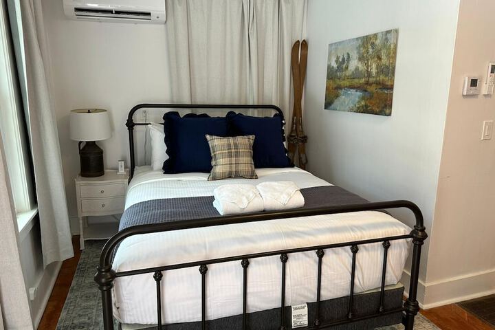 The Aurora Inn & Cottages