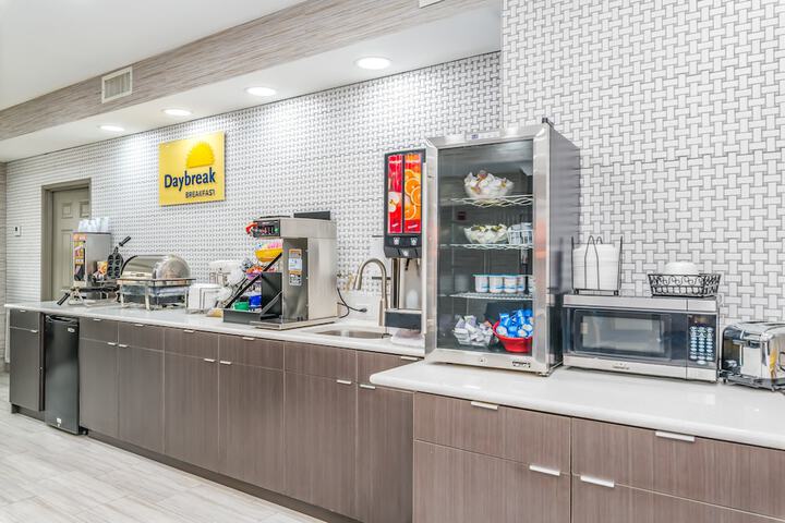 Days Inn & Suites by Wyndham Prattville-Montgomery