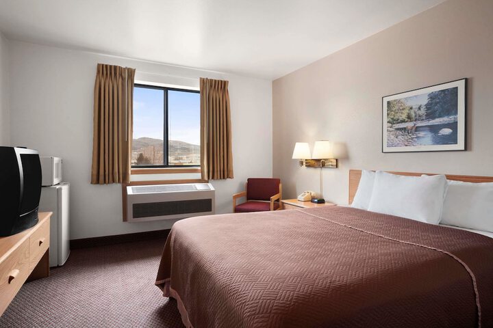 Room 6 of 18