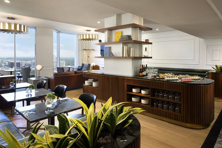 Lounge 83 of 84