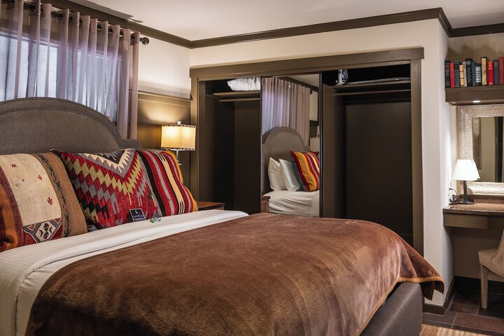 Room 93 of 218