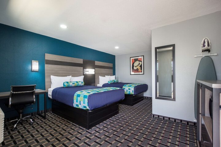 Room 15 of 32