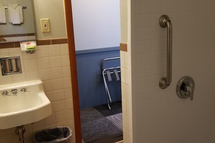 Room 37 of 114