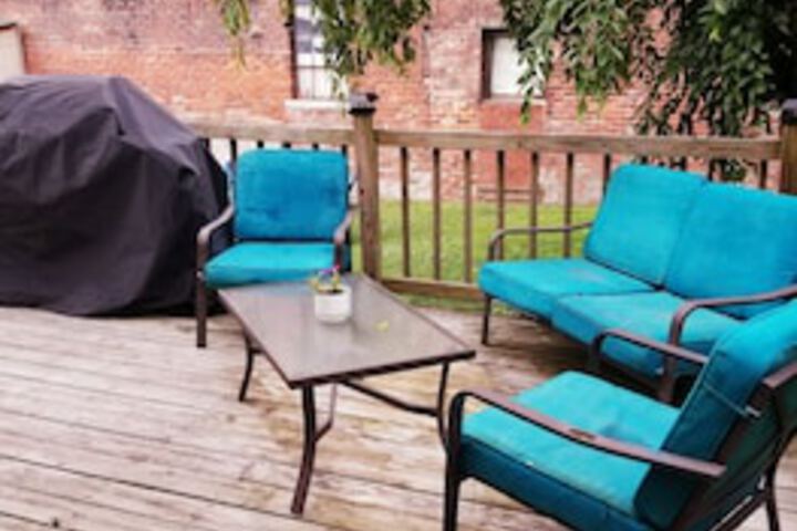 Hatfield McCoy House Inn