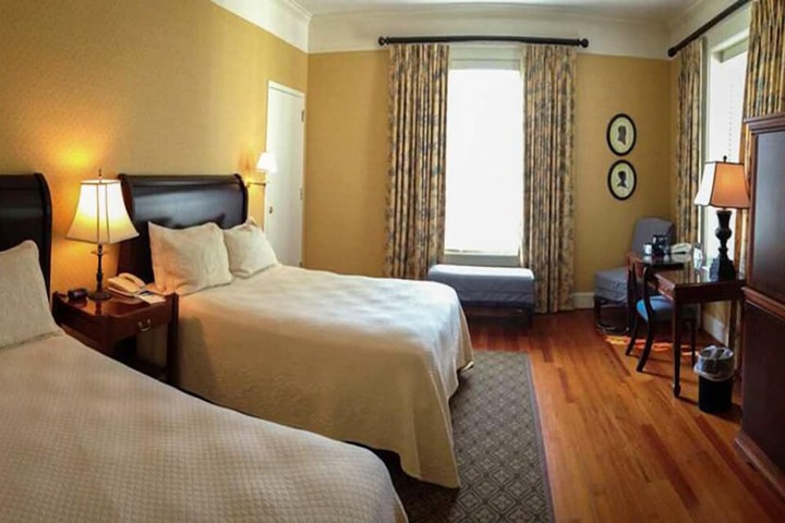 Room 25 of 47