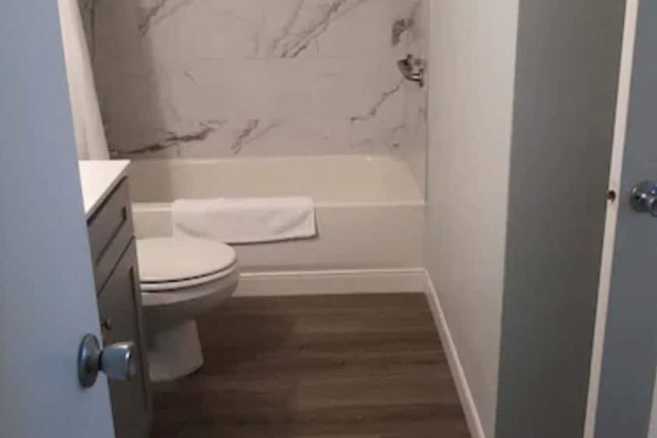 Room 7 of 12