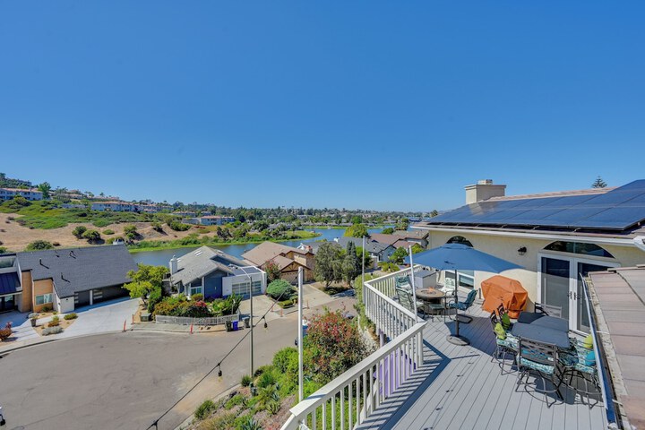 San Marcos Getaway w / Deck & Lake Views!