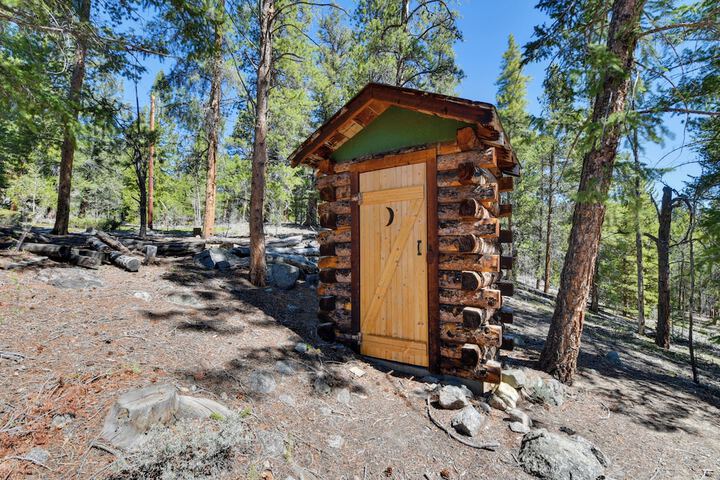 Idyllic Twin Lakes Escape w / Views of the Lakes