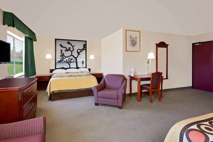 Room 13 of 16