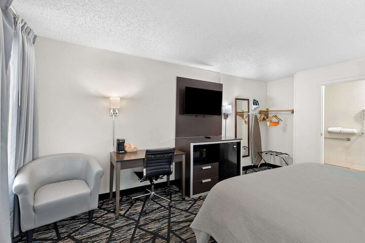 Room 10 of 31