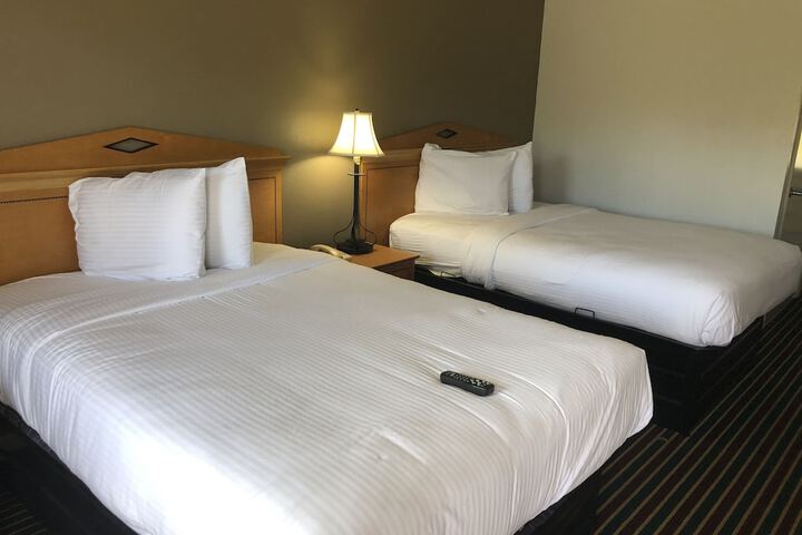 Room 5 of 9