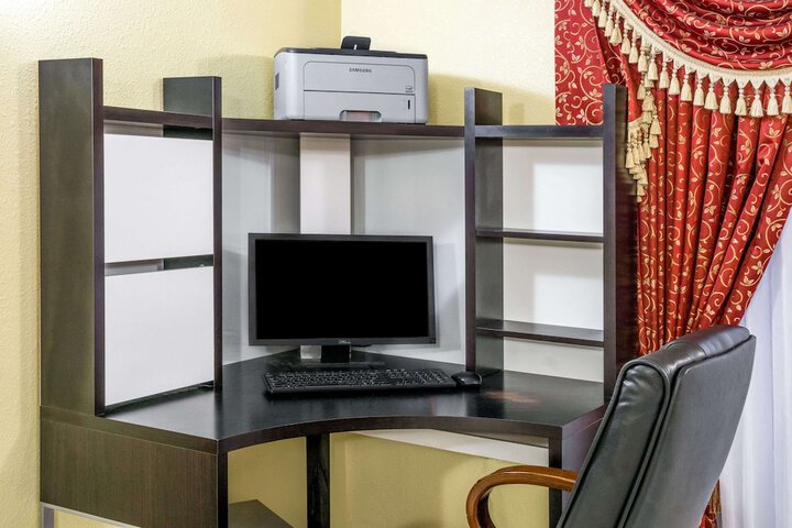 Business Center 23 of 25