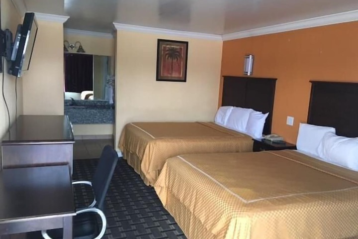 Room 9 of 11