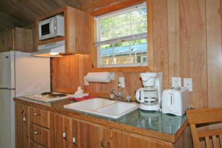 Robin Hill Camping Resort Premium Cottage 12