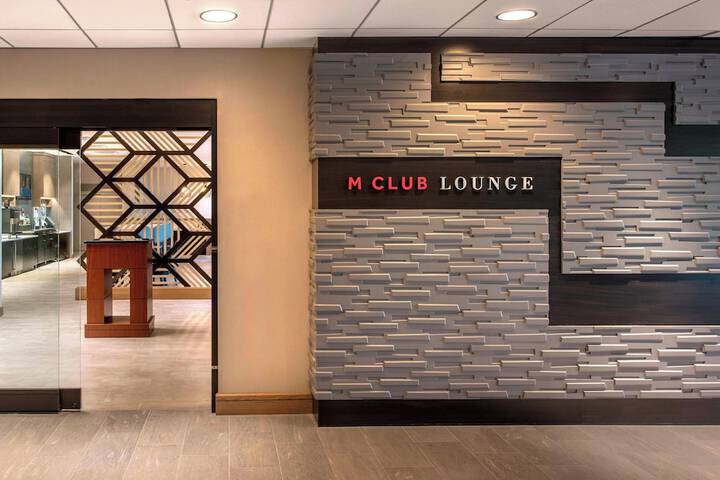 Lounge 49 of 57
